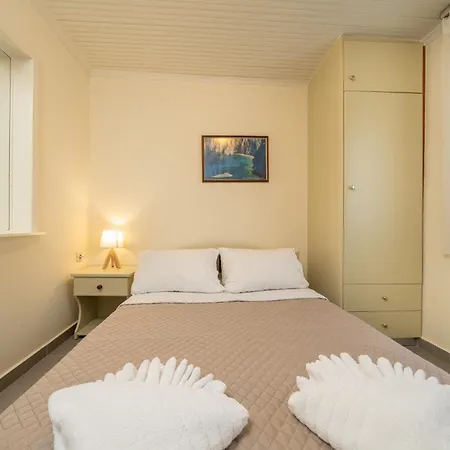 Makis Village-apartments * Agia Efimia