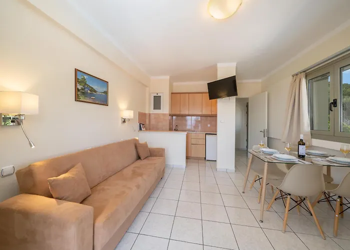 Апартаменты Makis Village-apartments Айя-Евфимия