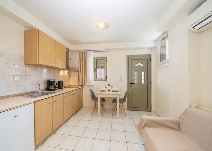 Makis Village-apartments * Айя-Евфимия