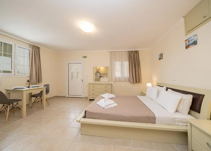 Makis Village-apartments Айя-Евфимия
