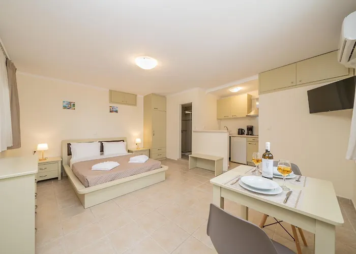 Апартаменты Makis Village-apartments