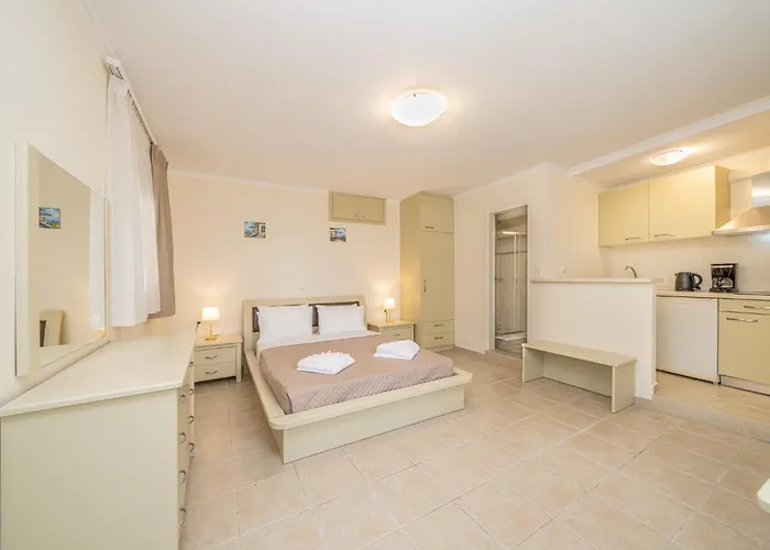 Апартаменты Makis Village-apartments Айя-Евфимия