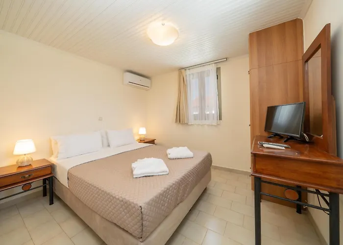 Апартаменты Makis Village-apartments Айя-Евфимия