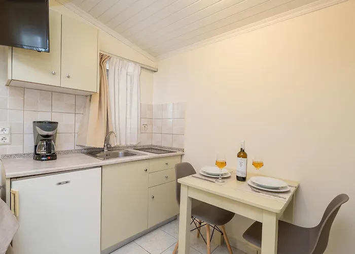 Makis Village-apartments *