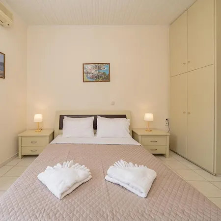 Makis Village-apartments * أيّا إفيميا
