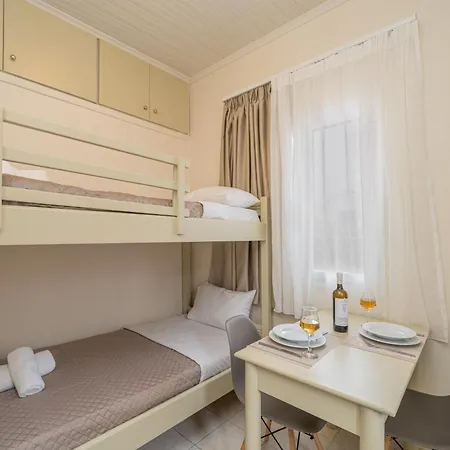 Makis Village-apartments * أيّا إفيميا