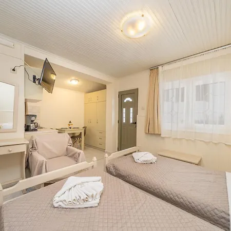 Makis Village-apartments شقة *