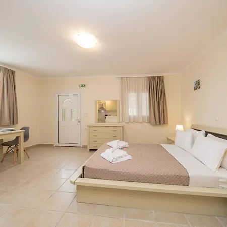 Makis Village-apartments أيّا إفيميا